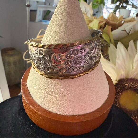925 Sterling Silver Mexico Etched Flowers Cuff Bracelet - Picture 3 of 13